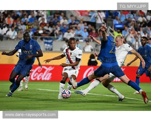 足球球星罹患重病的背后故事与医疗奇迹的启示